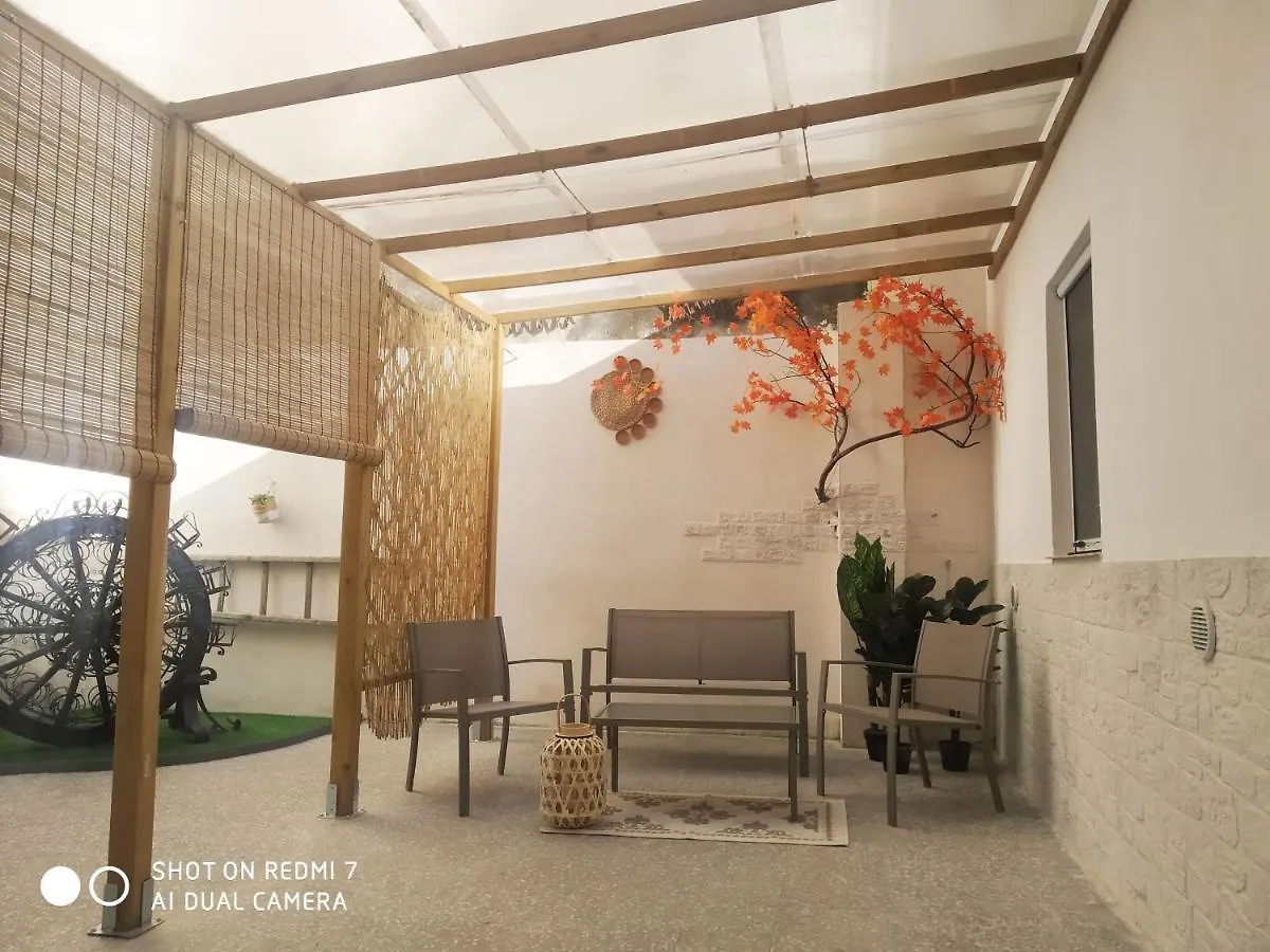 Aurisa Apartment Bari 0*,  Italia