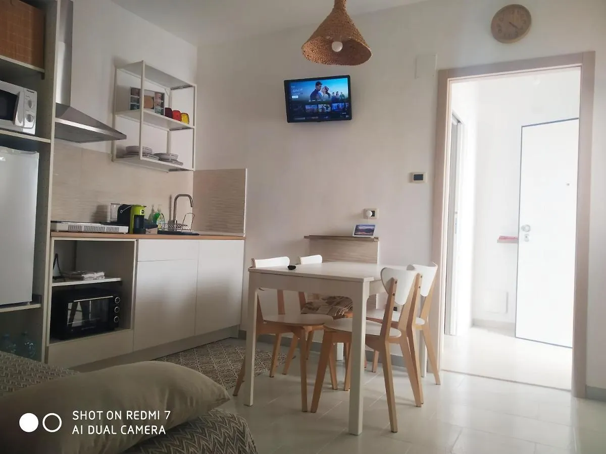 Aurisa Apartment Bari Italia